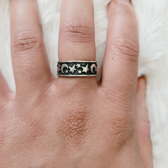 Vintage Sterling Silver Moon & Star Ring - Picture 3 of 10
